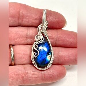 HAND CRAFTED Blue Flash Labradorite Wire Wrapped Silver Filled Pendant Neckkace